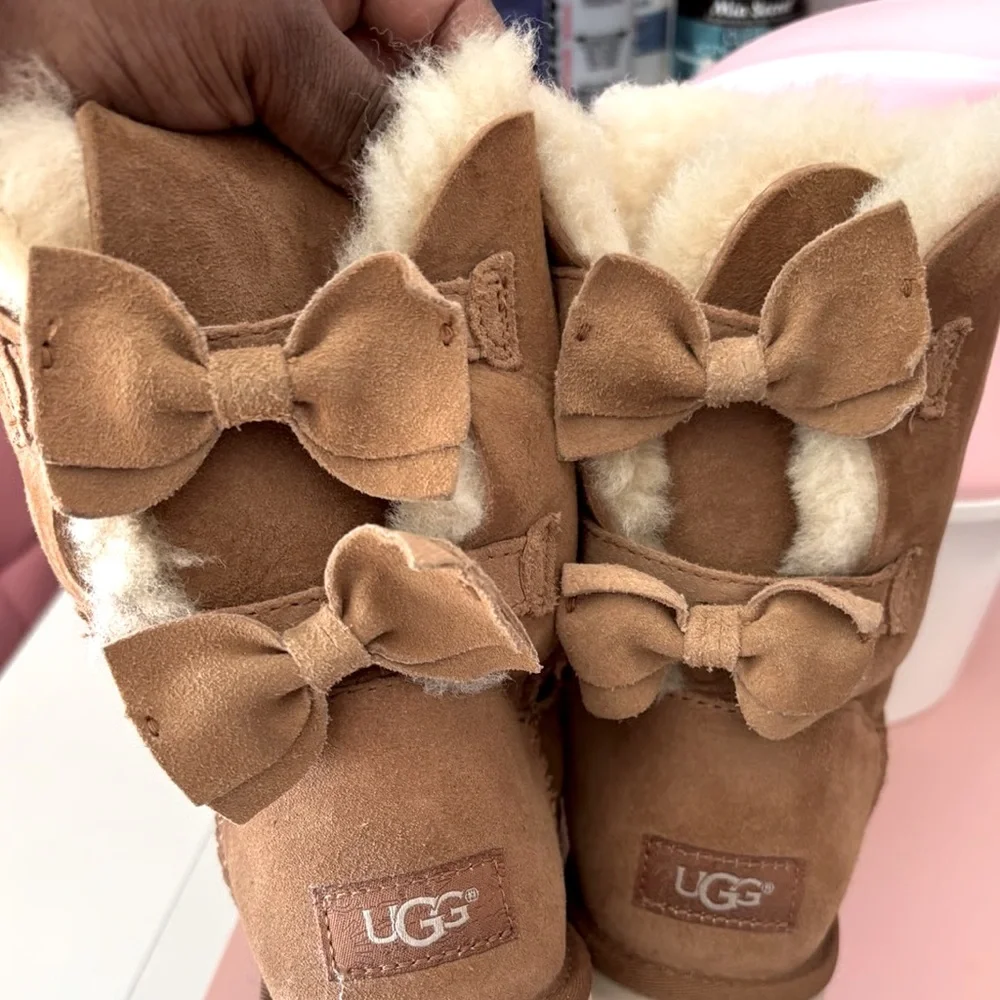 UGG Meilani Short Chestnut Suede/Sheepskin Bow Boots  Sz 10 Women's 1012981
